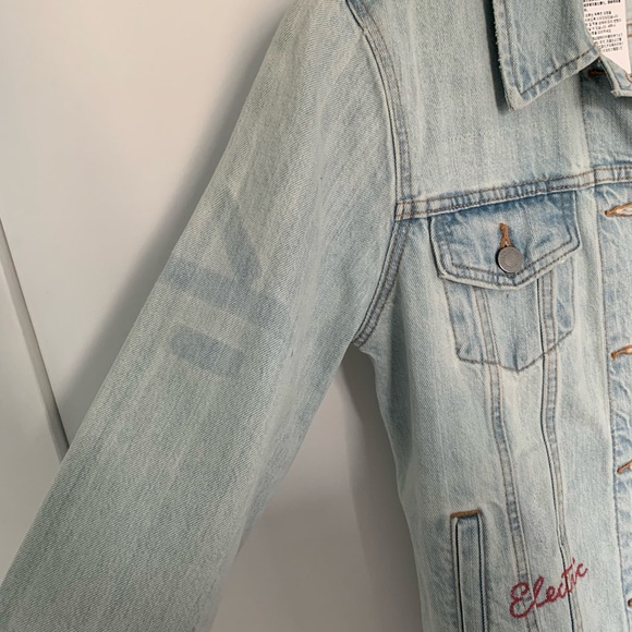 Levi’s Denim Jacket - Picture 3 of 3
